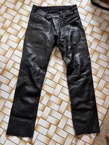 Lederen broek recht beschikbaar voor biedingen