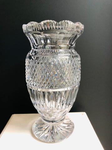 Grand vase médicis cristal taillé.