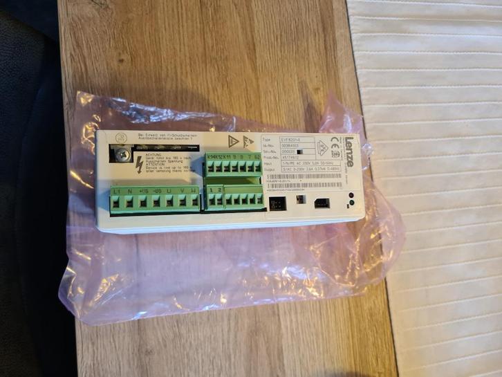 Lenze EVF 0,37 kW motorsturing frequentieregelaar, Hobby en Vrije tijd, Elektronica-componenten, Gebruikt, Ophalen of Verzenden