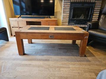 Salontafel in massief teak met lavasteen inleg beschikbaar voor biedingen