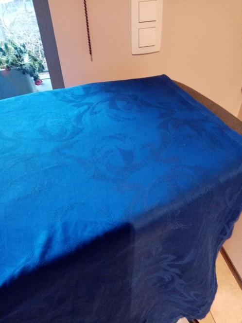 Damast tafelkleed Kleur : blauw Afm : lengte 280 cm + zoom,, Huis en Inrichting, Tafelkleden, Zo goed als nieuw, Rechthoek, Ophalen of Verzenden