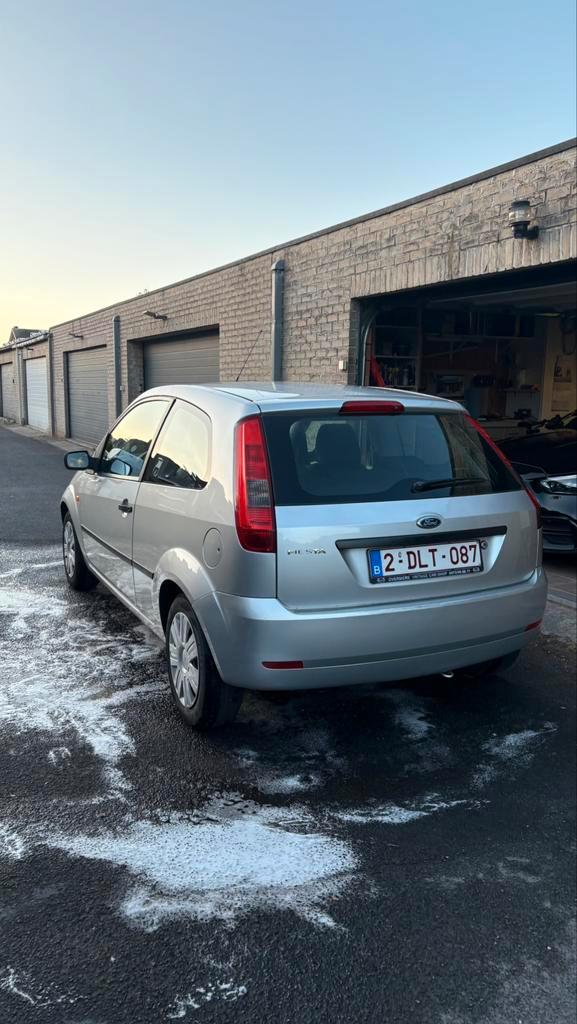 Ford Fiesta 2006, Auto's, Ford, Particulier, Fiësta, Benzine, Euro 5, Stadsauto, Handgeschakeld, Zilver of Grijs, Zwart, Stof