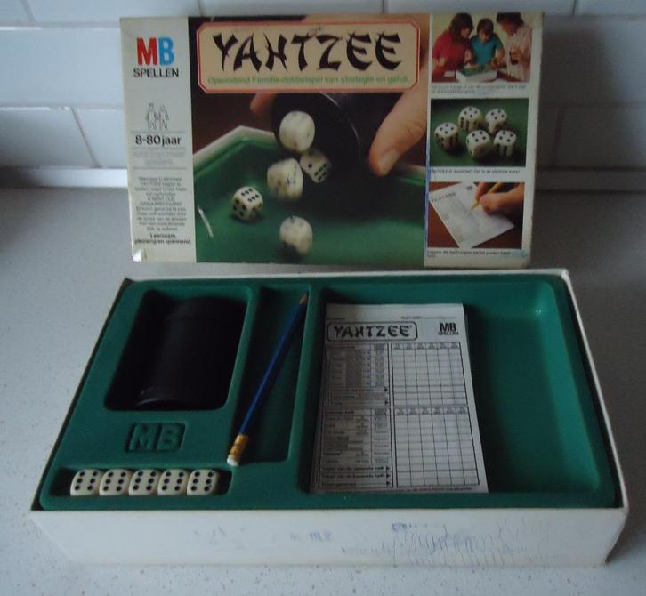 Vintage "Yathzee" van MB in prima staat !, Hobby en Vrije tijd, Gezelschapsspellen | Overige, Gebruikt, Een of twee spelers, Drie of vier spelers