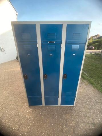 Metalen lockerkast beschikbaar voor biedingen