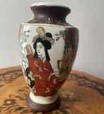 Satsuma aardewerken vaas uit Japan, Ophalen