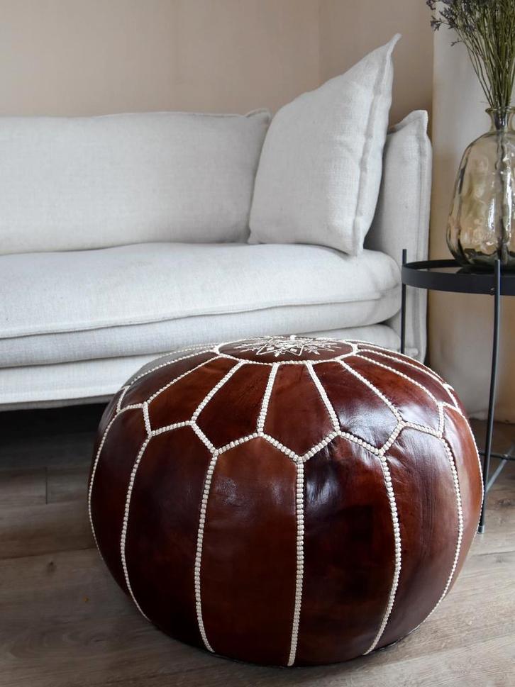 handgemaakte leren poef - stevig gevuld - shiny bruin, Huis en Inrichting, Zetels | Voetbanken en poefs, Nieuw, 50 tot 75 cm, 50 tot 75 cm