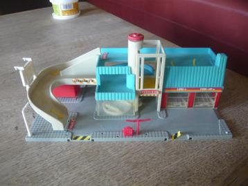 speelgoedgarage vintage 1989  - LEWIS GALOOB TOYS , INC. beschikbaar voor biedingen