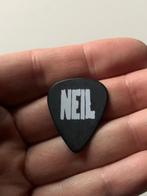 Ultra rare Neil young 2014 european tour plectrum, Enlèvement ou Envoi, Comme neuf, Chanteur-compositeur