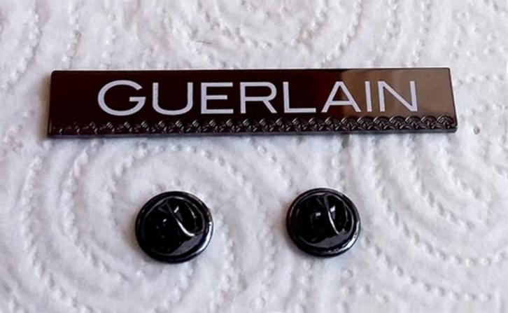 De Guerlain-parfums van GUERLAIN PIN met spiegeleffect, PRAC, Verzamelen, Speldjes, Pins en Buttons, Nieuw, Speldje of Pin, Verzenden