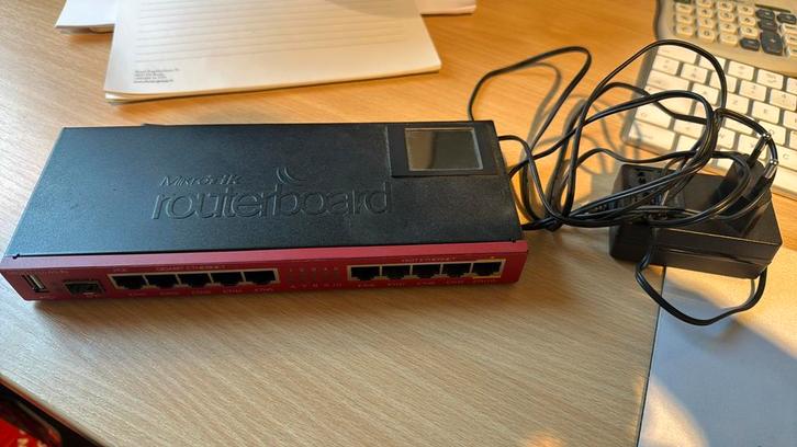 MikroTik RB2011UiAS-IN, Computers en Software, Netwerk switches, Zo goed als nieuw, Ophalen