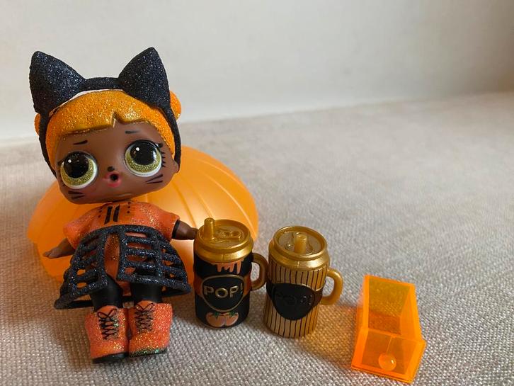 LOL 2 bollen: popjes & toebehoren (Halloweenedition), Enfants & Bébés, Jouets | Poupées, Comme neuf, Barbie, Enlèvement