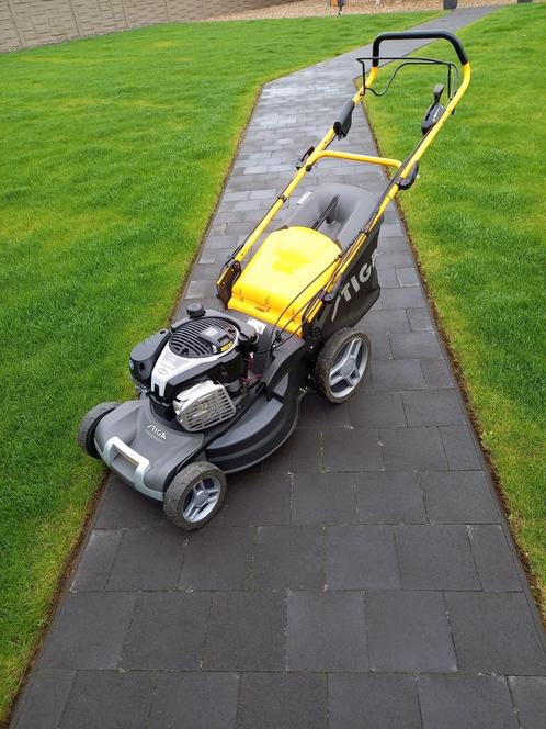 Benzine grasmaaier Stiga, Tuin en Terras, Grasmaaiers, Zo goed als nieuw, Ophalen