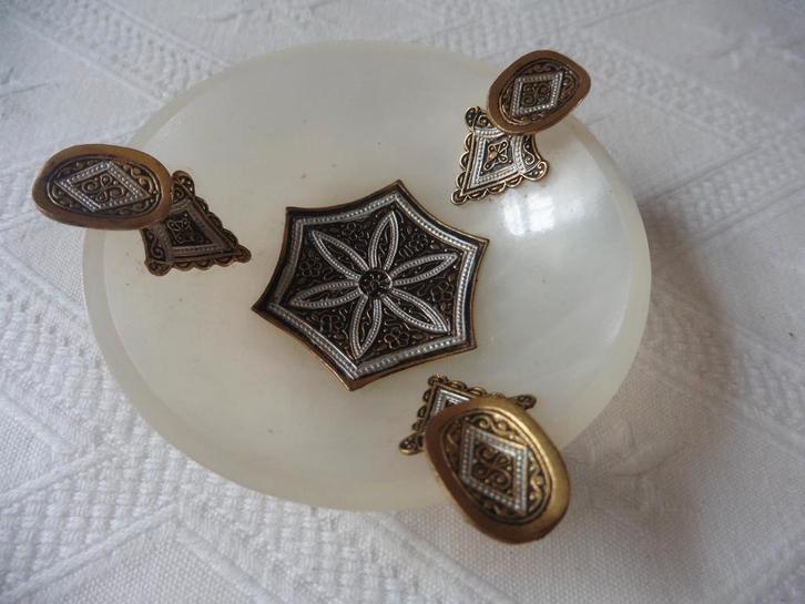 Kleine speciale asbak met vergulding, Antiek en Kunst, Curiosa en Brocante, Ophalen of Verzenden