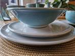 12-delig blauw-groen aardewerk eetservies, Huis en Inrichting, Keuken | Servies, Ophalen, Gebruikt, Overige stijlen, Aardewerk