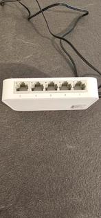 Tp link netwerk switch 5 poorten, Computers en Software, Netwerk switches, Ophalen of Verzenden, Zo goed als nieuw