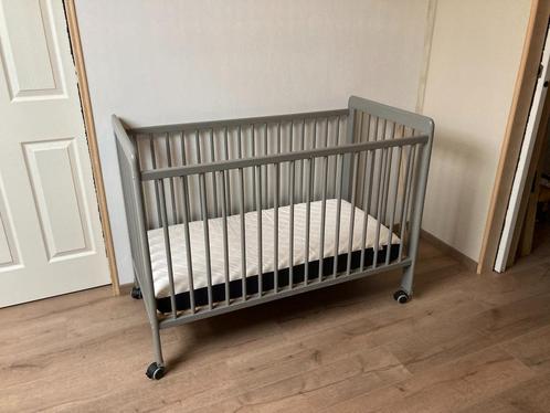 babybed / ledikant met matras, Kinderen en Baby's, Babywiegjes en Ledikanten, Gebruikt, Ledikant, Ophalen