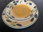 Servies - 75 stuks - Provence, Ophalen, Zo goed als nieuw, Bord(en)