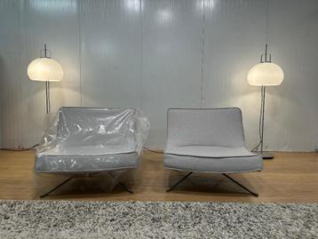 2x Nieuw Gestoffeerde Ligne Roset Pop Lounge Fauteuils beschikbaar voor biedingen
