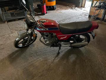 Honda CB250 met toebehoren  beschikbaar voor biedingen