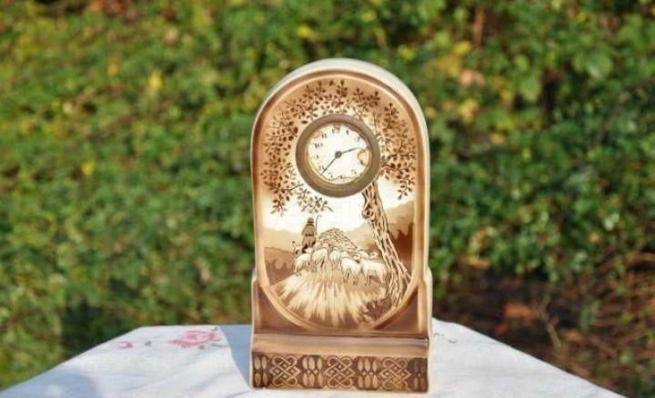 horloge en faience decor berger et ses moutons, Antiquités & Art, Enlèvement ou Envoi