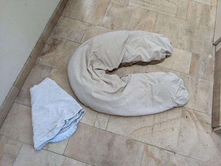 Borstvoedingskussen + 2 hoezen, Kinderen en Baby's, Babyvoeding en Toebehoren, Gebruikt, Voedingskussen, Ophalen of Verzenden