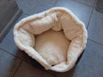 Mandje voor kat of klein hondje., Dieren en Toebehoren, Kattenmanden, Ophalen, Zo goed als nieuw, Pluche