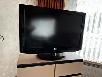 Tv met ophangsysteem  beschikbaar voor biedingen