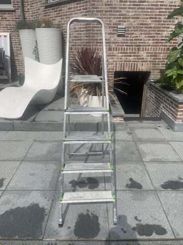 échelle domestique de la marque Halo lightweight (Zemst), Pliable ou rétractable/escamotable, Escalier, Moins de 2 mètres, Enlèvement