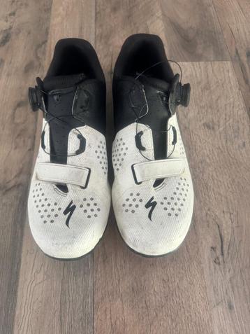 Specialized schoenen beschikbaar voor biedingen