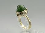 Gouden Vintage ring met groene agaat. 2025/579., Verzenden, Zo goed als nieuw, 17 tot 18, Met edelsteen