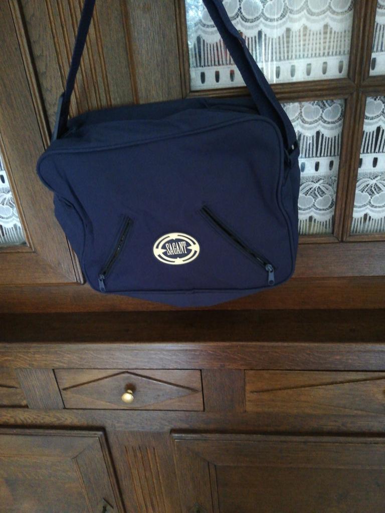 Sac à bandoulière Sagant. Bleu marine. Neuf., Enlèvement ou Envoi, Comme neuf, Bleu