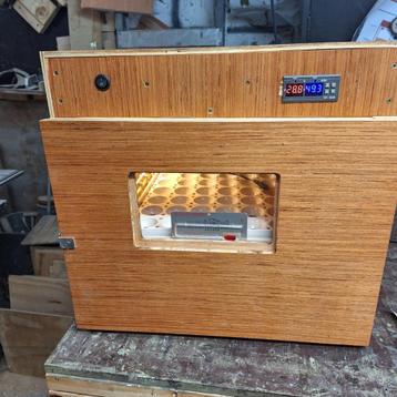 Nieuwe automatische broedkast beschikbaar voor biedingen