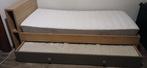 1 persoonsbed met logeerbed in schuif, Huis en Inrichting, Ophalen, Zo goed als nieuw, Bruin, Hout