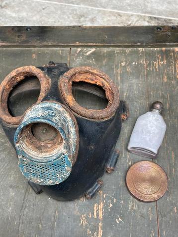 Duits gasmasker over relikwie uit de Tweede Wereldoorlog 