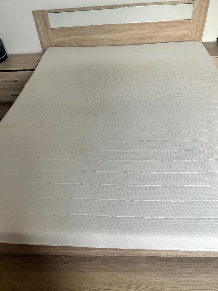 Bed met matras, Huis en Inrichting, Slaapkamer | Bedden, Gebruikt, Tweepersoons, 180 cm, 220 cm, Hout, Beige, Ophalen