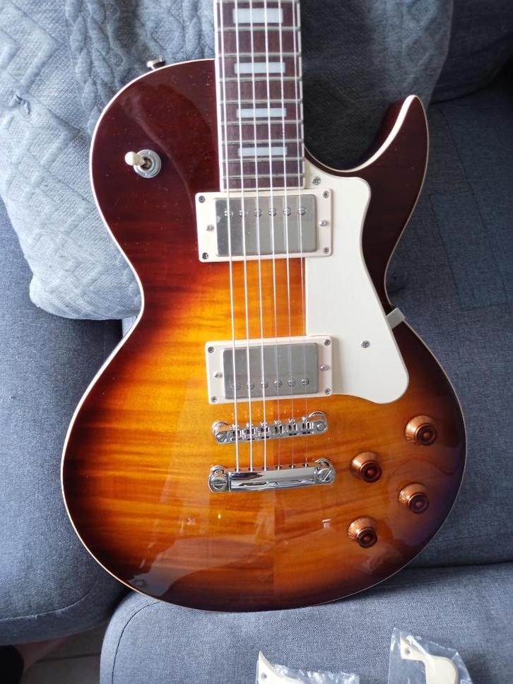 Cort CR250 Vintage Burst. 300€ + 2 pickguard, Muziek en Instrumenten, Snaarinstrumenten | Gitaren | Elektrisch, Nieuw, Solid body