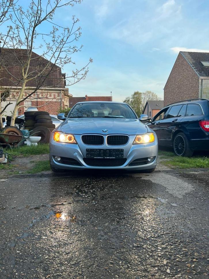 Bmw e90 320d 2011, Autos, BMW, Particulier, Sièges chauffants, Beige, Beige, Enlèvement ou Envoi