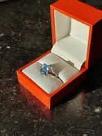 Eeuwenoude zilverkleurige ring met mooie blauwe steen, Ophalen of Verzenden, Zilver, Ring, Met edelsteen