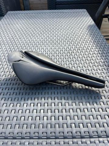 Fizik Arione r3 versus evo beschikbaar voor biedingen