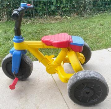 tricycle pour enfant disponible aux enchères
