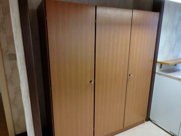 Kleerkast vintage jaren 1960 hout kast meubel  beschikbaar voor biedingen
