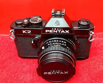 Foto toestel Pentax K met zwarte body, telelens en groot hoe disponible aux enchères