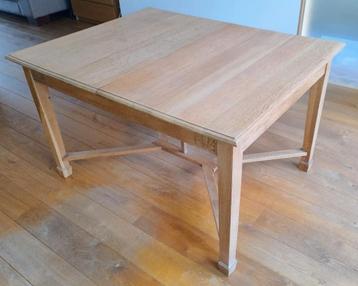 Vol eiken eettafel beschikbaar voor biedingen