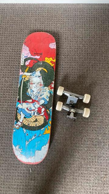 Skateboard deck met trucks, Enlèvement ou Envoi, Comme neuf, Skateboard