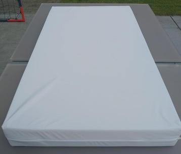 Matras voor kinderbed - 60cm x 120 cm - afwasbaar