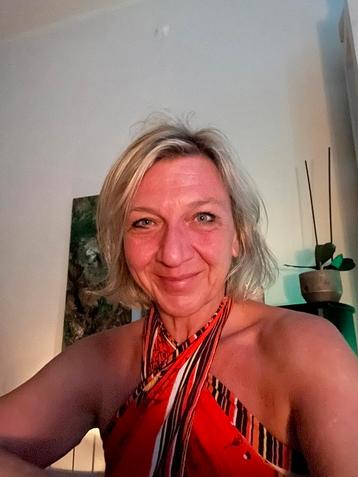 Liefdevolle energetische massage ontspanning relax beschikbaar voor biedingen