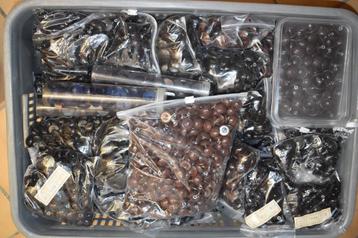 massa lederlook knopen / voetbalknopen beschikbaar voor biedingen