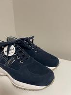 Sneaker bleue Hogan en parfait état, Vêtements | Femmes, Chaussures, Enlèvement ou Envoi, Sneakers et Baskets, Comme neuf, Hogan