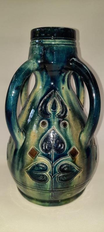 Vase en poterie flamande