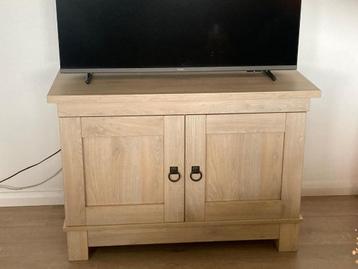 tv-kast beschikbaar voor biedingen